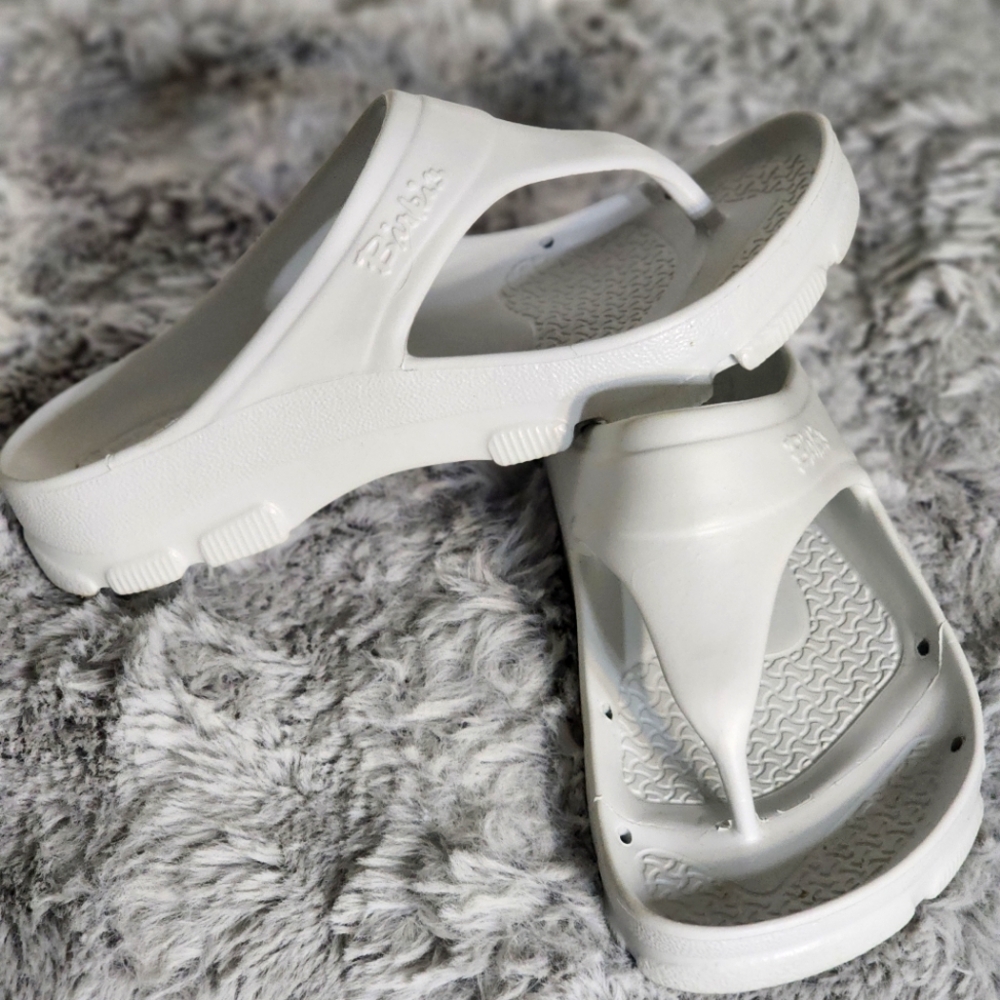 Birki's by Birkenstock White Caribbean sandal. Size 39 or 8/8.5